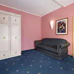 Ramada 4*