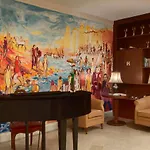 Ramada 4*