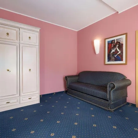 Ramada 4*