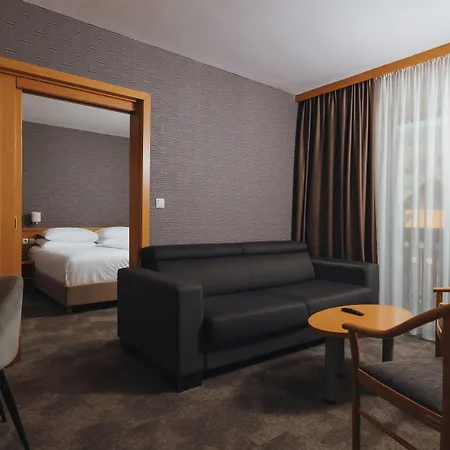Ramada 4*